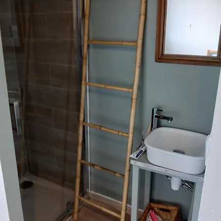 6 Pieces Au Calme Avec Piscine *