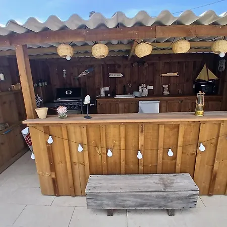 6 Pieces Au Calme Avec Piscine Ares